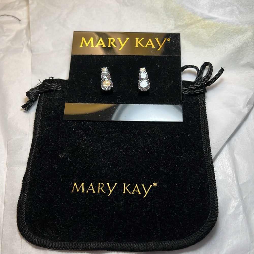 Mary Kay Stunning Triple CZ Graduated Stone Pierced Earrings, NWOT